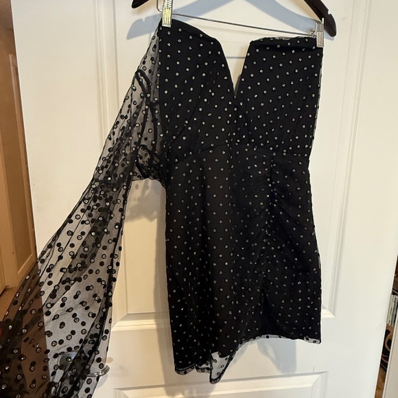 H:ours black embellished one sleeve cocktail dress - Picture 1 of 5